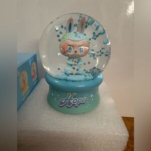 Snow Globe featuring the cover Labubu “Hope” from the BIE series!